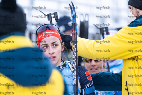 16.01.2022, xkvx, Biathlon IBU World Cup Ruhpolding, Pursuit Women, v.l. Vanessa Voigt (Germany) schaut / looks on