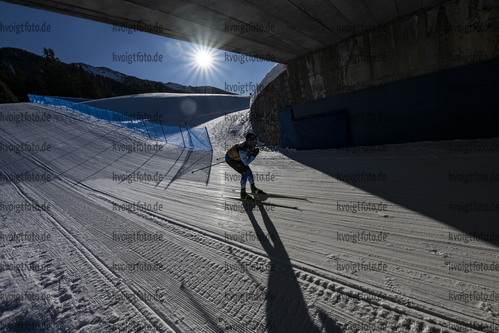 19.01.2022, xkvx, Biathlon IBU World Cup Anterselva, Training Women and Men, v.l. Ski Technician in aktion / in action competes