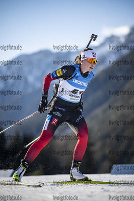 21.01.2022, xkvx, Biathlon IBU World Cup Anterselva, Individual Women, v.l. Ida Lien (Norway) in aktion / in action competes