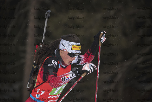 22.01.2022, xkvx, Biathlon IBU World Cup Anterselva, Relay Women, v.l. Anna Juppe (Austria) in aktion / in action competes