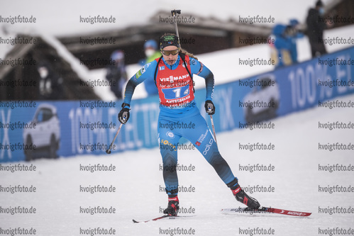 22.01.2022, xkvx, Biathlon IBU World Cup Anterselva, Relay Women, v.l. Anais Bescond (France) in aktion / in action competes