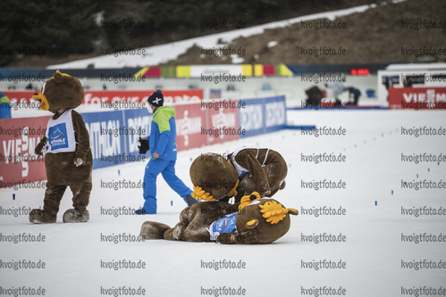 22.01.2022, xkvx, Biathlon IBU World Cup Anterselva, Relay Women, v.l. Feature / Maskottchen Bumsi / mascot