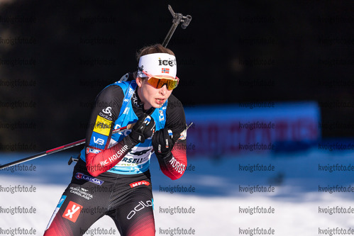 23.01.2022, xkvx, Biathlon IBU World Cup Anterselva, Mass Start Women, v.l. Ida Lien (Norway) in aktion / in action competes