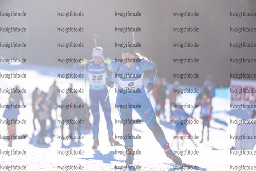 23.01.2022, xkvx, Biathlon IBU World Cup Anterselva, Mass Start Women, v.l. Anais Bescond (France) in aktion / in action competes