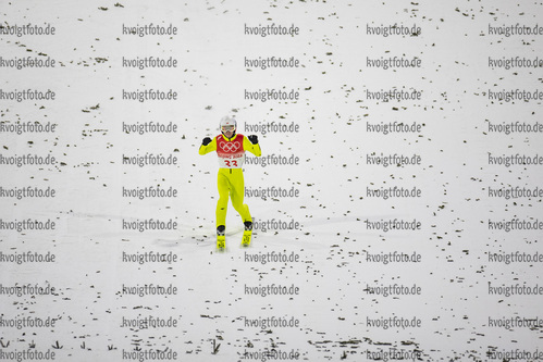 Zhangjiakou, China, 12.02.22: Kamil Stoch (Poland) in aktion beim Skispringen der Herren von der Grossschanze waehrend den Olympischen Winterspielen 2022 in Peking am 12. Februar 2022 in Zhangjiakou. (Foto von Tom Weller / VOIGT)

Zhangjiakou, China, 12.02.22: Kamil Stoch (Poland) during the men´s ski jumping from the large hill at the Olympic Winter Games 2022 on February 12, 2022 in Zhangjiakou. (Photo by Tom Weller / VOIGT)