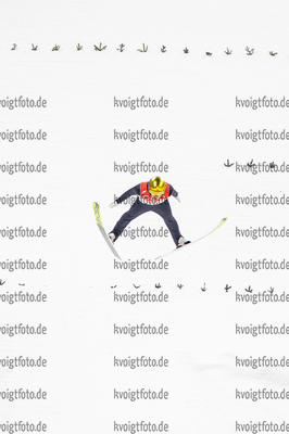Zhangjiakou, China, 06.02.22: Manuel Fettner (Austria) in aktion beim beim Skisprung der Herren von der Normalschanze waehrend den Olympischen Winterspielen 2022 in Peking am 06. Februar 2022 in Zhangjiakou. (Foto von Tom Weller / VOIGT)

Zhangjiakou, China, 06.02.22: Manuel Fettner (Austria) in action competes during the men´s ski jumping from the normal hill at the Olympic Winter Games 2022 on February 06, 2022 in Zhangjiakou. (Photo by Tom Weller / VOIGT)
