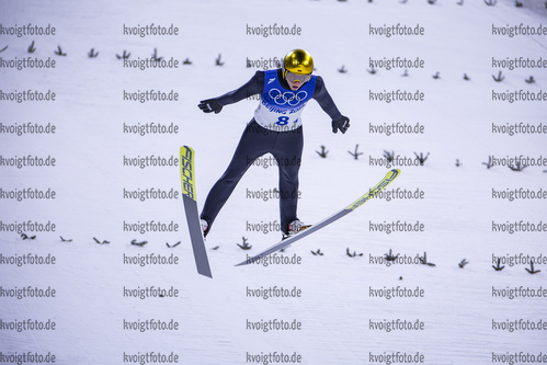 Zhangjiakou, China, 07.02.22: Karl Geiger (Germany) in aktion beim Skisprung Mixed Relay waehrend den Olympischen Winterspielen 2022 in Peking am 07. Februar 2022 in Zhangjiakou. (Foto von Tom Weller / VOIGT)

Zhangjiakou, China, 07.02.22: Karl Geiger (Germany) in action competes during the ski jumping mixed relay at the Olympic Winter Games 2022 on February 07, 2022 in Zhangjiakou. (Photo by Tom Weller / VOIGT)