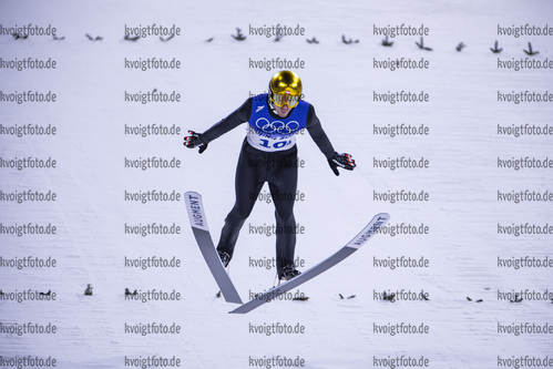 Zhangjiakou, China, 07.02.22: Manuel Fettner (Austria) in aktion beim Skisprung Mixed Relay waehrend den Olympischen Winterspielen 2022 in Peking am 07. Februar 2022 in Zhangjiakou. (Foto von Tom Weller / VOIGT)

Zhangjiakou, China, 07.02.22: Manuel Fettner (Austria) in action competes during the ski jumping mixed relay at the Olympic Winter Games 2022 on February 07, 2022 in Zhangjiakou. (Photo by Tom Weller / VOIGT)