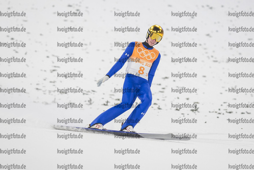 Zhangjiakou, China, 14.02.22: Timi Zajc (Slovenia) in aktion beim Team Skispringen der Herren von der Grossschanze waehrend den Olympischen Winterspielen 2022 in Peking am 14. Februar 2022 in Zhangjiakou. (Foto von Tom Weller / VOIGT)

Zhangjiakou, China, 14.02.22: Timi Zajc (Slovenia) in action competes during the men´s team ski jumping from the large hill at the Olympic Winter Games 2022 on February 14, 2022 in Zhangjiakou. (Photo by Tom Weller / VOIGT)