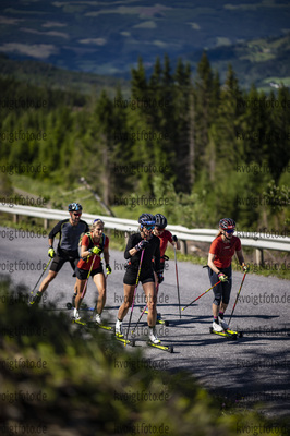 Hafjell, Norwegen, 10.07.22: Trainer Kristian Mehringer (Germany), Anna Weidel (Germany), Vanessa Hinz (Germany), Janina Hettich-Walz (Germany), Franziska Hildebrand (Germany) in aktion waehrend des Training am 10. July  2022 in Hafjell. (Foto von Kevin Voigt / VOIGT)

Hafjell, Norway, 10.07.22: Trainer Kristian Mehringer (Germany), Anna Weidel (Germany), Vanessa Hinz (Germany), Janina Hettich-Walz (Germany), Franziska Hildebrand (Germany) in action competes during the training at the July 10, 2022 in Hafjell. (Photo by Kevin Voigt / VOIGT)