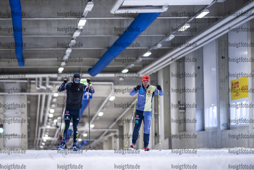 Oberhof, Deutschland, 26.10.22: Darius Lodl (Germany), Trainer Jens Filbrich (Germany) in aktion waehrend des Training in der Skihalle am 26. Oktober 2022 in Oberhof. (Foto von Kevin Voigt / VOIGT)

Oberhof, Germany, 26.10.22: Darius Lodl (Germany), Trainer Jens Filbrich (Germany) in action competes during the training in the ski tunnel at the October 26, 2022 in Oberhof. (Photo by Kevin Voigt / VOIGT)