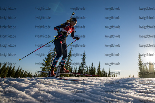 Sjusjoen, Norwegen, 12.11.22: Maren Bakken (Norway) in aktion waehrend des Sprint der Damen bei dem Season Opening im Biathlon am 12. November 2022 in Sjusjoen. (Foto von Kevin Voigt / VOIGT)

Sjusjoen, Norway, 12.11.22: Maren Bakken (Norway) in action competes during the women’s sprint at the Biathlon Season Opening on November 12, 2022 in Sjusjoen. (Photo by Kevin Voigt / VOIGT)