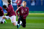 12.02.2022, xgotx, Fussball 1.Bundesliga, VfL Bochum - FC Bayern Muenchen, v.l. Robert Lewandowski (FC Bayern Muenchen) waermt sich auf / warms up