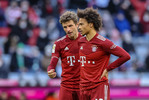 20.01.2022, xrolx, FC Bayern Muenchen - SpvGG Greuther Fuerth, v.l. Thomas Mueller (FC Bayern Muenchen) und Leroy Sane (FC Bayern Muenchen) diskutieren / to discuss