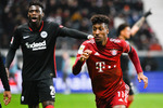 26.02.2022, xhomx, Fussball 1.Bundesliga, Eintracht Frankfurt - FC Bayern Muenchen, v.l. Kingsley Coman (FC Bayern Muenchen) schaut / looks on