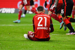 26.02.2022, xhomx, Fussball 1.Bundesliga, Eintracht Frankfurt - FC Bayern Muenchen, v.l. Lucas Hernandez (FC Bayern Muenchen) am Boden / on the ground