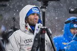 08.12.2019, xkvx, Biathlon IBU Weltcup Oestersund, Staffel Damen, v.l. Coach Florian Steirer schaut / looks on