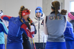 24.10.2020, xkvx, Biathlon Training Oberhof - Skihalle, v.l. Nachwuchs Cheftrainer Zibi Szlufcik (Germany), Marlene Fichtner (Germany), Hannah Schlickum (Germany)