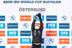 21.03.2021, xkvx, Biathlon IBU World Cup Oestersund, Massenstart Damen, v.l. Tiril Eckhoff (Norway) mit dem Pokal fuer die Gesamtwertung / with the globe for the overall score