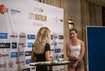 14.08.2021, xkvx, City Biathlon Wiesbaden 2021, v.l. Anja Froehlich (ZDF), Julia Simon (France)  / 