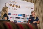 14.08.2021, xkvx, City Biathlon Wiesbaden 2021, v.l. Anja Froehlich (ZDF), Yuliia Dzhima (Ukraine)  / 