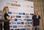 14.08.2021, xkvx, City Biathlon Wiesbaden 2021, v.l. Anja Froehlich (ZDF), Yuliia Dzhima (Ukraine)  / 