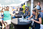 04.09.2021, xkvx, Wintersport, Martin Fourcade Nordic Festival 2021, v.l. Fans, Autogramme, Paulina Fialkova (Slovakia)