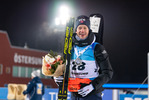 27.11.2021, xkvx, Biathlon IBU World Cup Oestersund, Individual Men, v.l. Tarjei Boe (Norway) bei der Siegerehrung / at the medal ceremony
