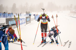 28.11.2021, xetx, Biathlon IBU Cup Idre, Pursuit Women, v.l. Megan Bankes (CANADA), Kelsey Joan Dickinson (USA)