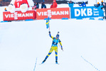 19.12.2021, xkvx, Biathlon IBU World Cup Le Grand Bornand, Mass Start Women, v.l. Elvira Oeberg (Sweden) gewinnt die Goldmedaille / wins the gold medal