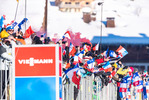 19.12.2021, xkvx, Biathlon IBU World Cup Le Grand Bornand, Mass Start Men, v.l. Feature Stadionansicht mit Fans / stadium overview with fans