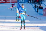 19.12.2021, xkvx, Biathlon IBU World Cup Le Grand Bornand, Mass Start Men, v.l. Emilien Jacquelin (France) gewinnt die Goldmedaille / wins the gold medal