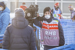 15.01.2022, xkvx, Biathlon IBU World Cup Ruhpolding, Relay Men, v.l. Feature / Kameramann L'Equipe schaut / looks on
