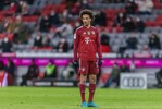 05.02.2022, xlanx, Fussball 1.Bundesliga, FC Bayern Muenchen - RB Leipzig, v.l. Leroy Sane (FC Bayern Muenchen) Schaut / Looks on