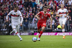 08.05.2022, Fussball, 1.Bundesliga, FC Bayern Muenchen - VfB Stuttgart, v.l. Atakan Karazor (VfB Stuttgart), Thomas Mueller (FC Bayern Muenchen)