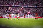 08.05.2022, Fussball, 1.Bundesliga, FC Bayern Muenchen - VfB Stuttgart, v.l. Thomas Mueller (FC Bayern Muenchen), Waldemar Anton (VfB Stuttgart)